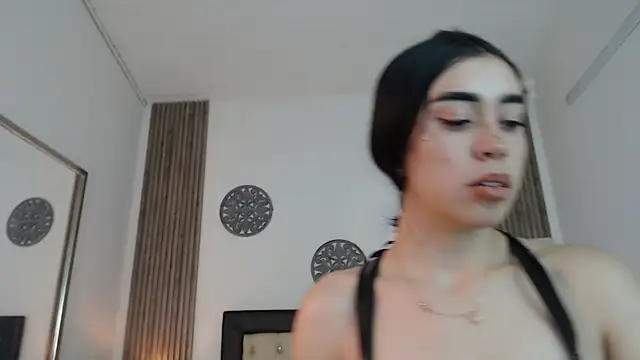 Julieta De Los Angeles online show from December 29, 8:11 am