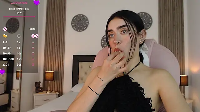 Julieta De Los Angeles online show from January 7, 11:24 pm