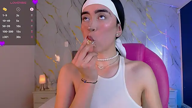 Julieta De Los Angeles online show from January 10, 3:29 am