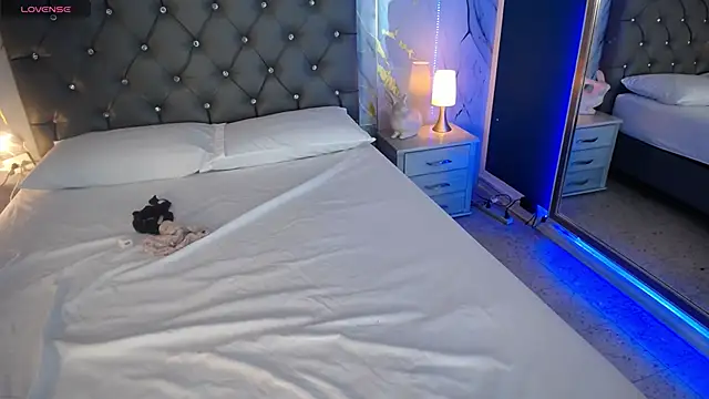 Julieta De Los Angeles online show from January 21, 8:08 am