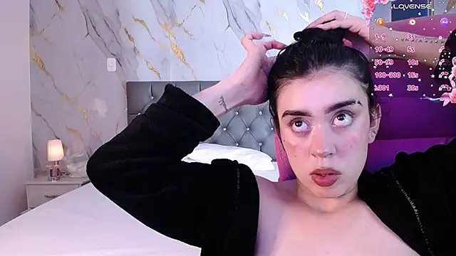 Julieta De Los Angeles online show from February 12, 9:42 am