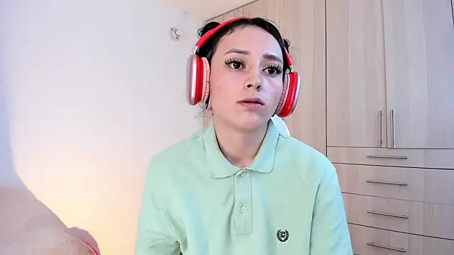 Snapshot of liaqueen610 chatting on December 21, 2:30 am liaqueen610 online show from December 21, 2:30 am