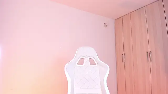 Snapshot of liaqueen610 chatting on February 13, 2:34 am liaqueen610 online show from February 13, 2:34 am