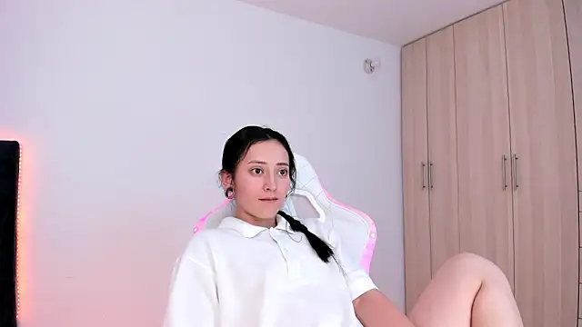 Snapshot of liaqueen610 chatting on March 1, 9:48 pm liaqueen610 online show from March 1, 9:48 pm