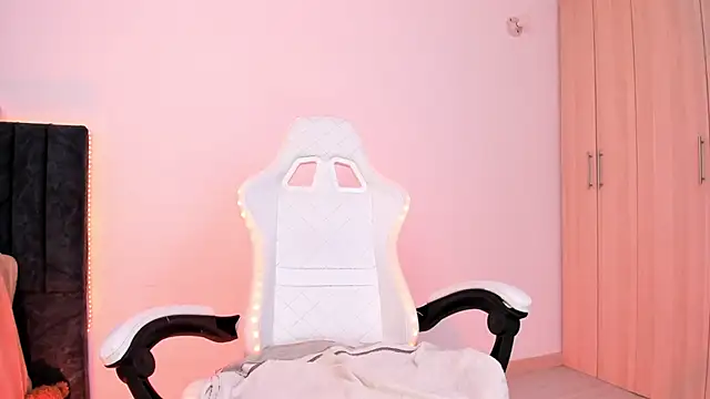 Snapshot of liaqueen610 chatting on March 18, 4:26 am liaqueen610 online show from March 18, 4:26 am