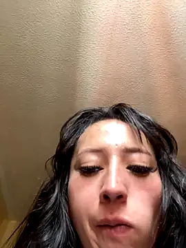 Snapshot of liaqueen610 chatting on October 28, 4:20 pm liaqueen610 online show from October 28, 4:20 pm