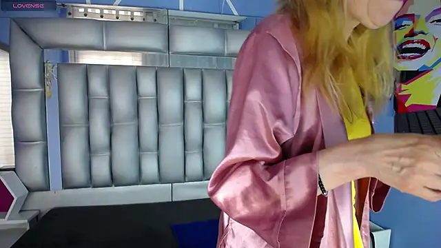 sophia ny online show from September 13, 1:44 pm