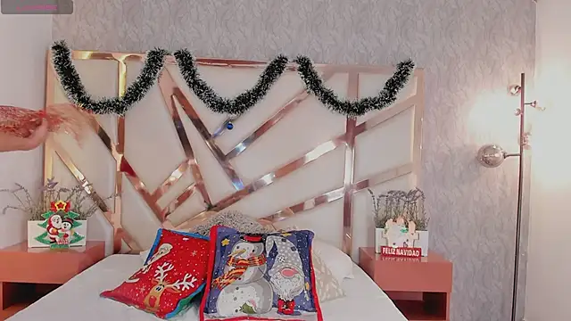 Snapshot of Mia_Parissi chatting on December 24, 12:55 pm Mia Parissi online show from December 24, 12:55 pm