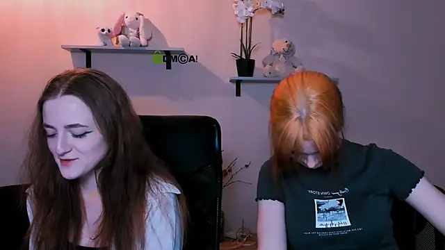 Snapshot of liana_kisses chatting on December 20, 8:23 pm liana kisses online show from December 20, 8:23 pm