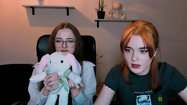 Snapshot of liana_kisses chatting on December 21, 2:30 am liana kisses online show from December 21, 2:30 am