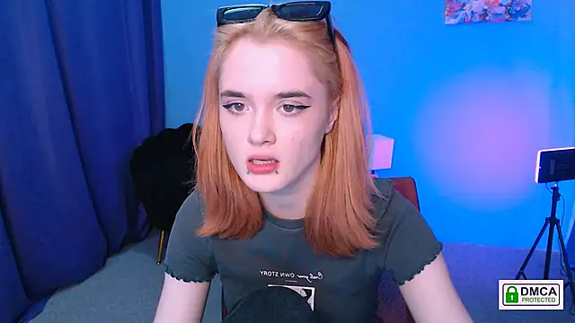 Snapshot of liana_kisses chatting on January 3, 4:55 am liana kisses online show from January 3, 4:55 am