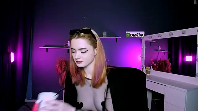 Snapshot of liana_kisses chatting on March 20, 2:19 am liana kisses online show from March 20, 2:19 am