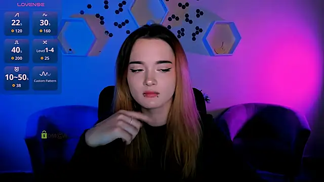 Snapshot of liana_kisses chatting on November 28, 8:00 pm liana kisses online show from November 28, 8:00 pm