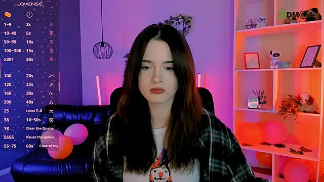 liana kisses online show from April 10, 7:07 pm