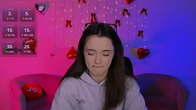 liana kisses online show from April 21, 7:06 pm