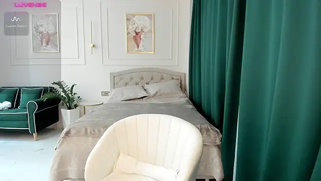 Jolie Ozolla online show from February 24, 5:53 pm