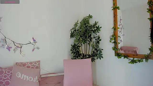 Snapshot of BarbaraKnox_ chatting on October 26, 11:53 pm BarbaraKnox online show from October 26, 11:53 pm