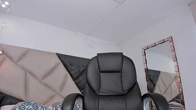 Snapshot of BarbaraKnox_ chatting on June 20, 6:22 pm BarbaraKnox online show from June 20, 6:22 pm