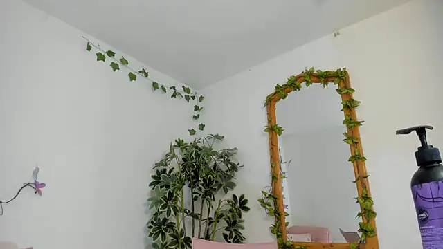 Snapshot of BarbaraKnox_ chatting on July 3, 6:03 pm BarbaraKnox online show from July 3, 6:03 pm