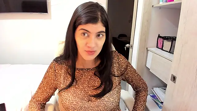 Snapshot of misstoya chatting on November 10, 10:31 pm misstoya online show from November 10, 10:31 pm