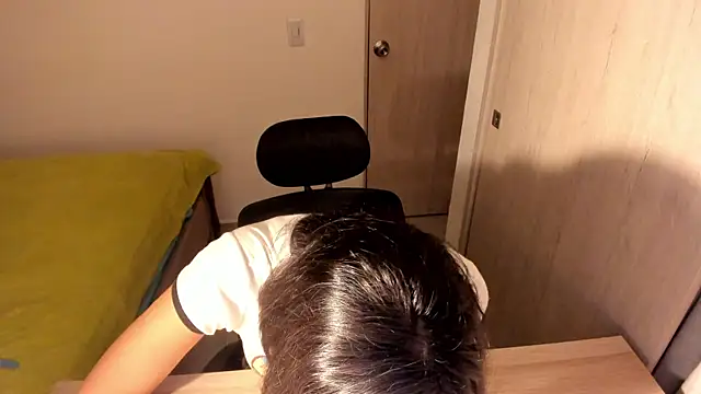misstoya online show from June 9, 1:06 am