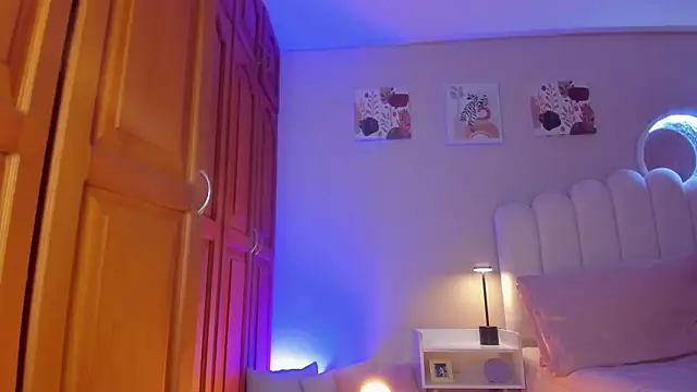 martinaaricci online show from January 12, 2:44 pm