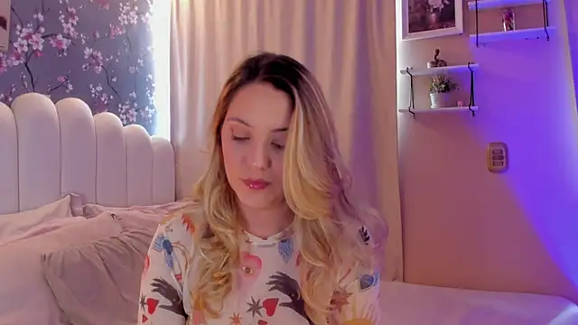 martinaaricci online show from April 29, 6:14 pm