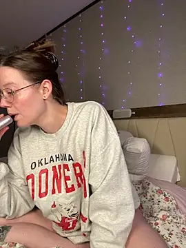 Snapshot of Sweetdee222x chatting on September 28, 1:22 am Sweetdee222x online show from September 28, 1:22 am