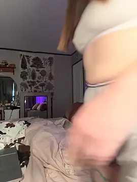 Snapshot of Sweetdee222x chatting on December 15, 11:09 pm Sweetdee222x online show from December 15, 11:09 pm