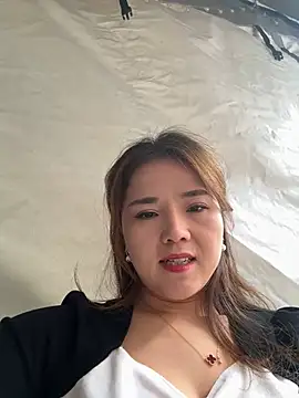 Snapshot of Efangfang chatting on December 24, 3:27 am Efangfang online show from December 24, 3:27 am