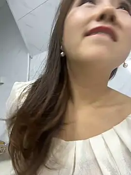 Snapshot of Efangfang chatting on February 22, 1:24 pm Efangfang online show from February 22, 1:24 pm
