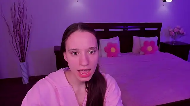 StaceySunny online show from April 4, 5:21 pm