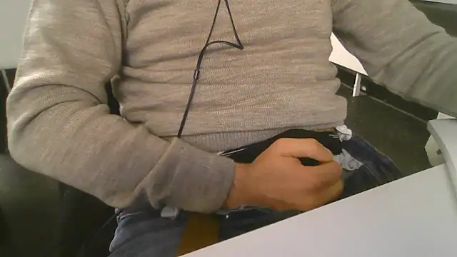 Snapshot of HornyBoy__2004 chatting on February 26, 6:54 pm HornyBoy 2004 online show from February 26, 6:54 pm