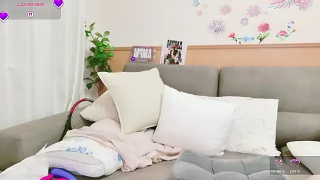 Snapshot of Conatsu chatting on October 13, 6:24 am Conatsu online show from October 13, 6:24 am