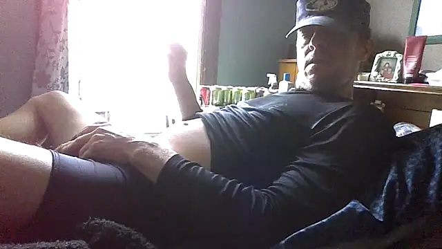 Snapshot of Bigloggz chatting on April 30, 7:42 pm Bigloggz online show from April 30, 7:42 pm