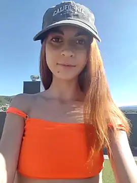 Snapshot of Valentcouple chatting on December 25, 8:28 pm Valentcouple online show from December 25, 8:28 pm