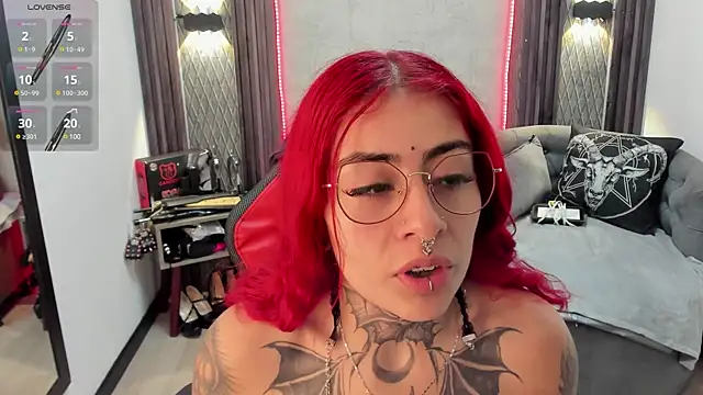 selene red  online show from February 1, 9:21 am