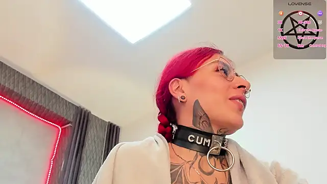 selene red  online show from February 7, 9:04 pm