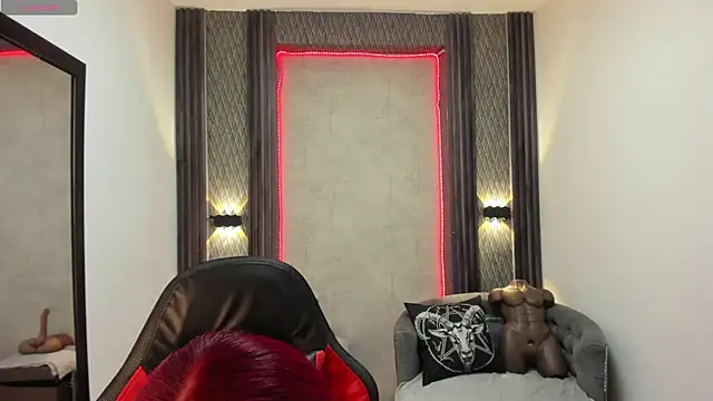 selene red  online show from February 18, 3:32 pm