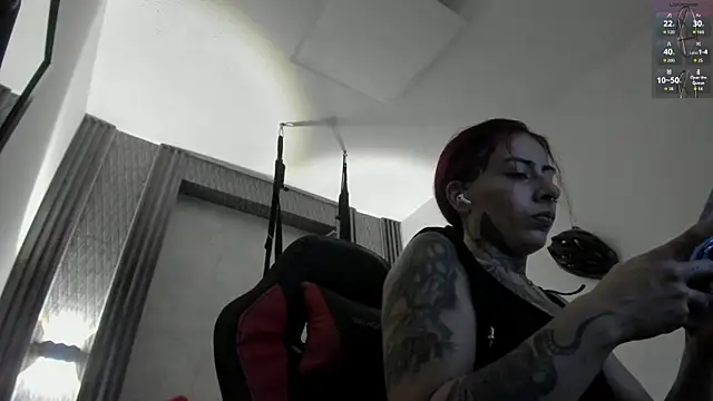 Snapshot of selene_red_ chatting on November 30, 4:44 pm selene red online show from November 30, 4:44 pm