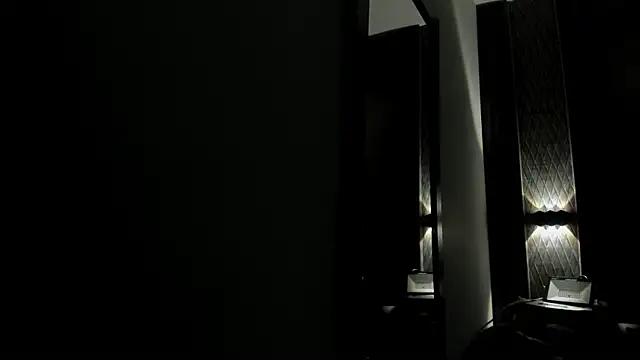 Snapshot of selene_red_ chatting on December 5, 1:52 pm selene red online show from December 5, 1:52 pm