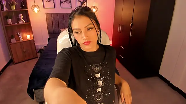 Snapshot of Abigaiil__ds chatting on January 23, 8:13 pm Abigaiil ds online show from January 23, 8:13 pm
