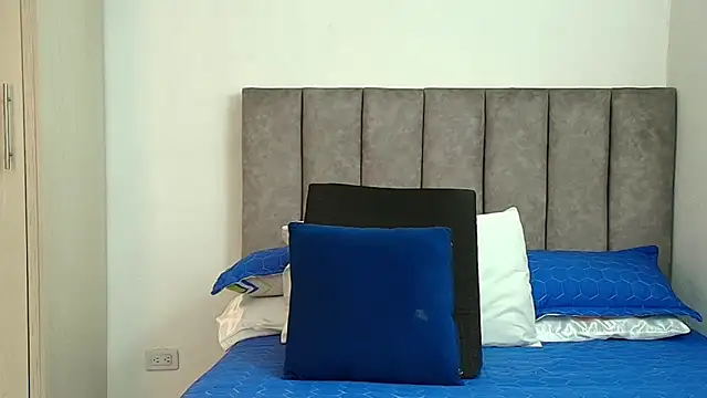 Snapshot of karina_lewis_ chatting on November 6, 3:51 am karina lewis online show from November 6, 3:51 am