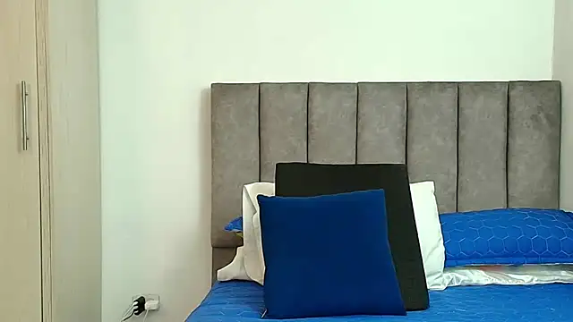 Snapshot of karina_lewis_ chatting on November 25, 4:12 am karina lewis online show from November 25, 4:12 am