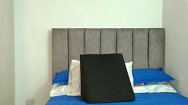 Snapshot of karina_lewis_ chatting on December 3, 4:42 am karina lewis online show from December 3, 4:42 am