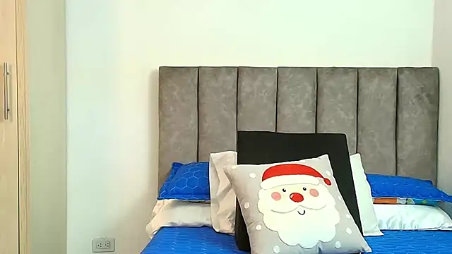 Snapshot of karina_lewis_ chatting on December 15, 4:17 am karina lewis online show from December 15, 4:17 am