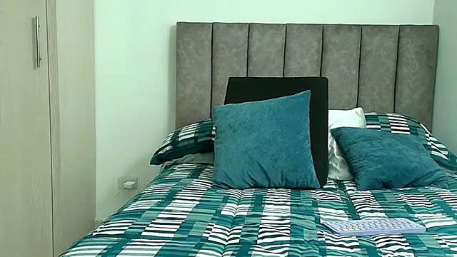 karina lewis  online show from February 20, 4:42 am