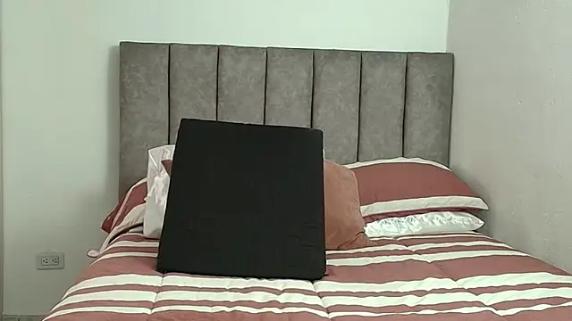 karina lewis  online show from April 28, 5:01 am