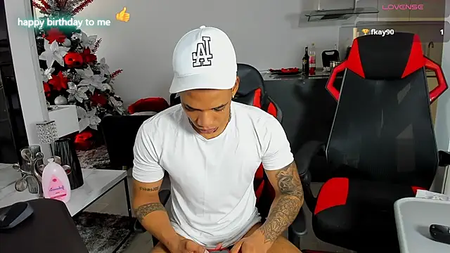 Snapshot of TROYWESLY- chatting on December 18, 8:36 pm TROYWESLY- online show from December 18, 8:36 pm