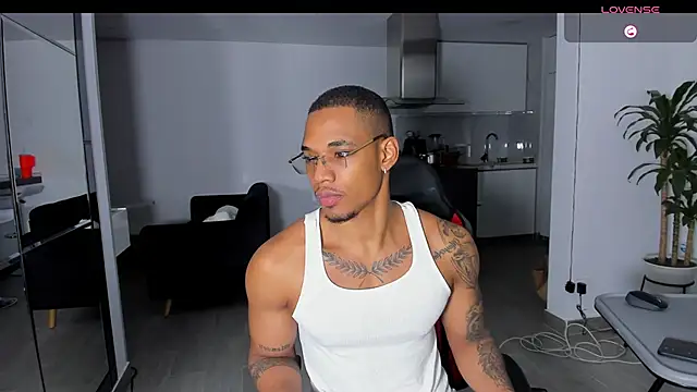 Snapshot of TROYWESLY- chatting on September 26, 1:31 am TROYWESLY- online show from September 26, 1:31 am